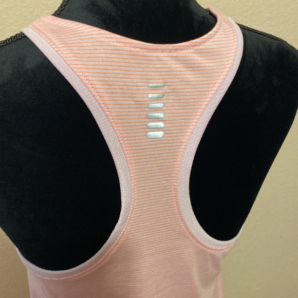 Under Armor Razorback Fitted Workout Tank - Picture 5 of 9